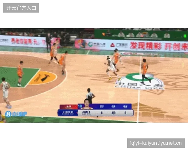 足球外脚背贴地传球太丝滑，技巧与艺术的完美结合